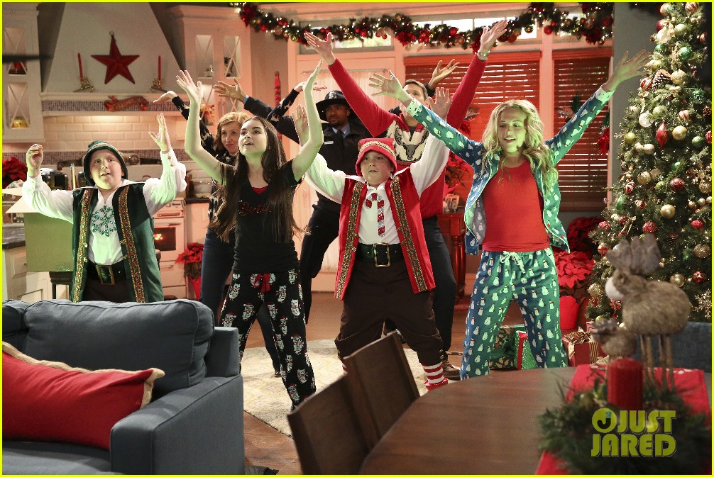Barry Causes An Elf War On Best Friends Whenever Tonight Photo 902061 Photo Gallery 