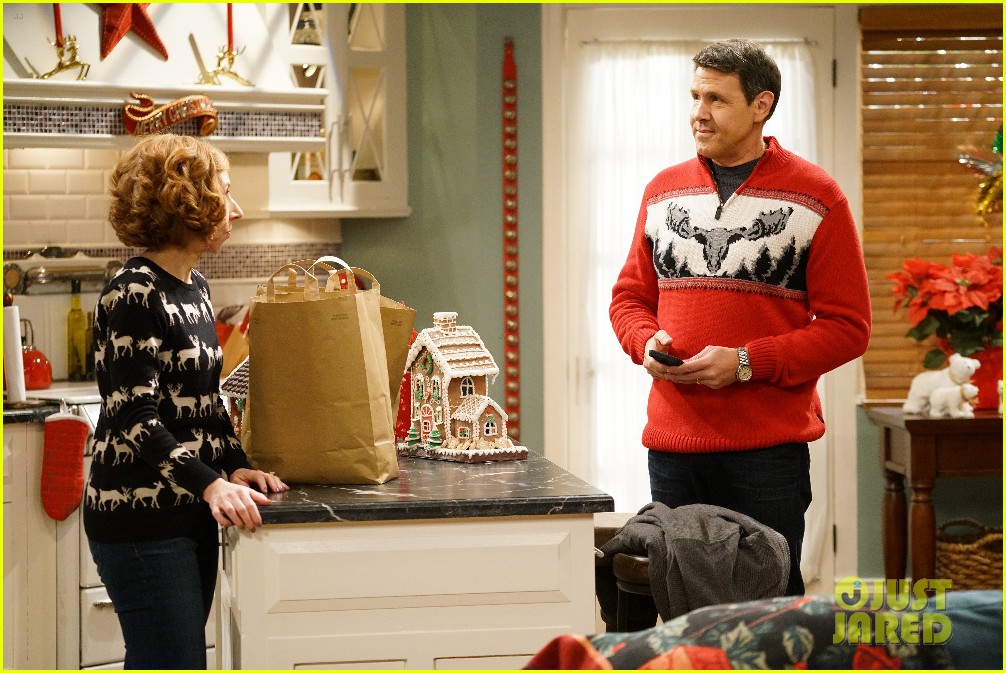 Barry Causes An Elf War On Best Friends Whenever Tonight Photo 902064 Photo Gallery 