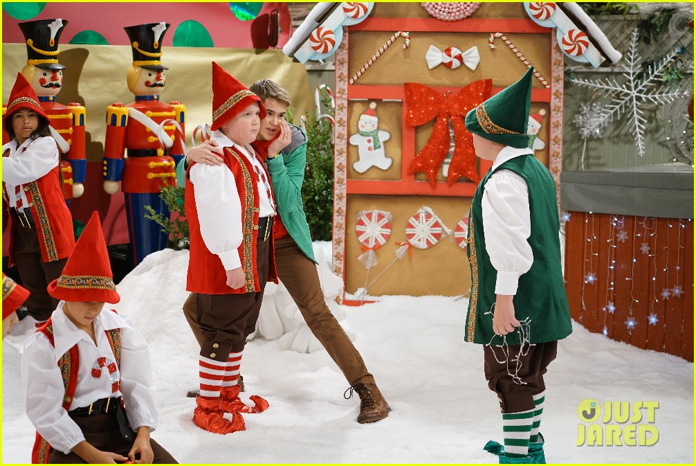 Barry Causes An Elf War On 'Best Friends Whenever' Tonight! | Photo ...