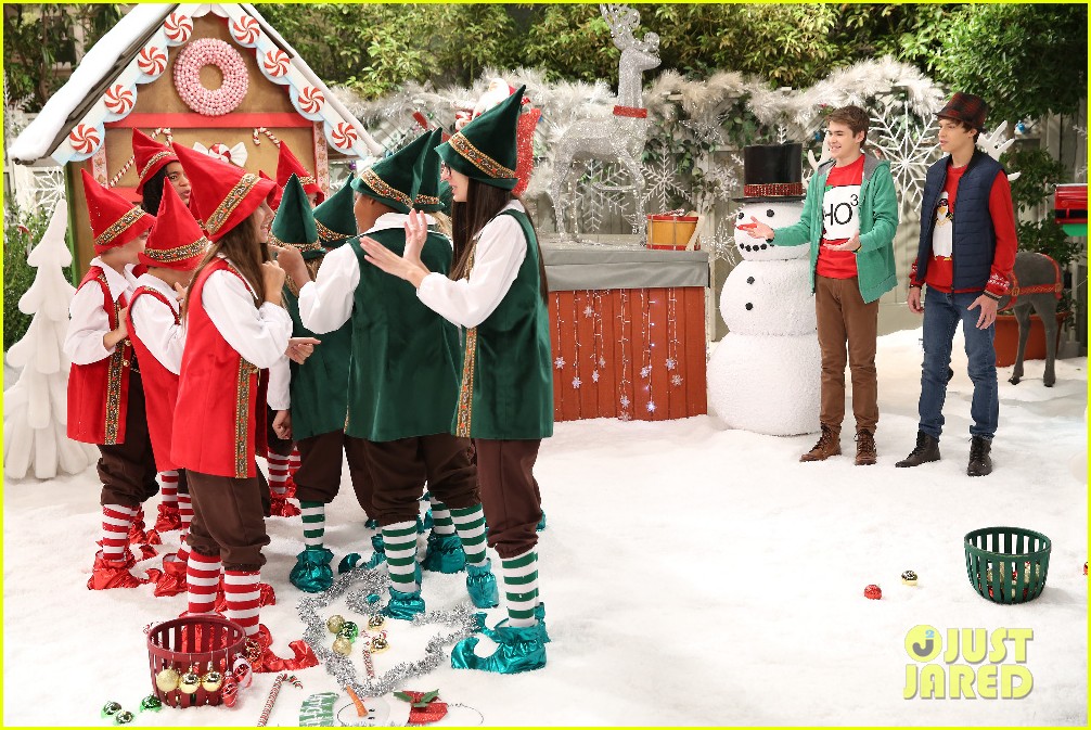 Barry Causes An Elf War On Best Friends Whenever Tonight Photo 902070 Photo Gallery 