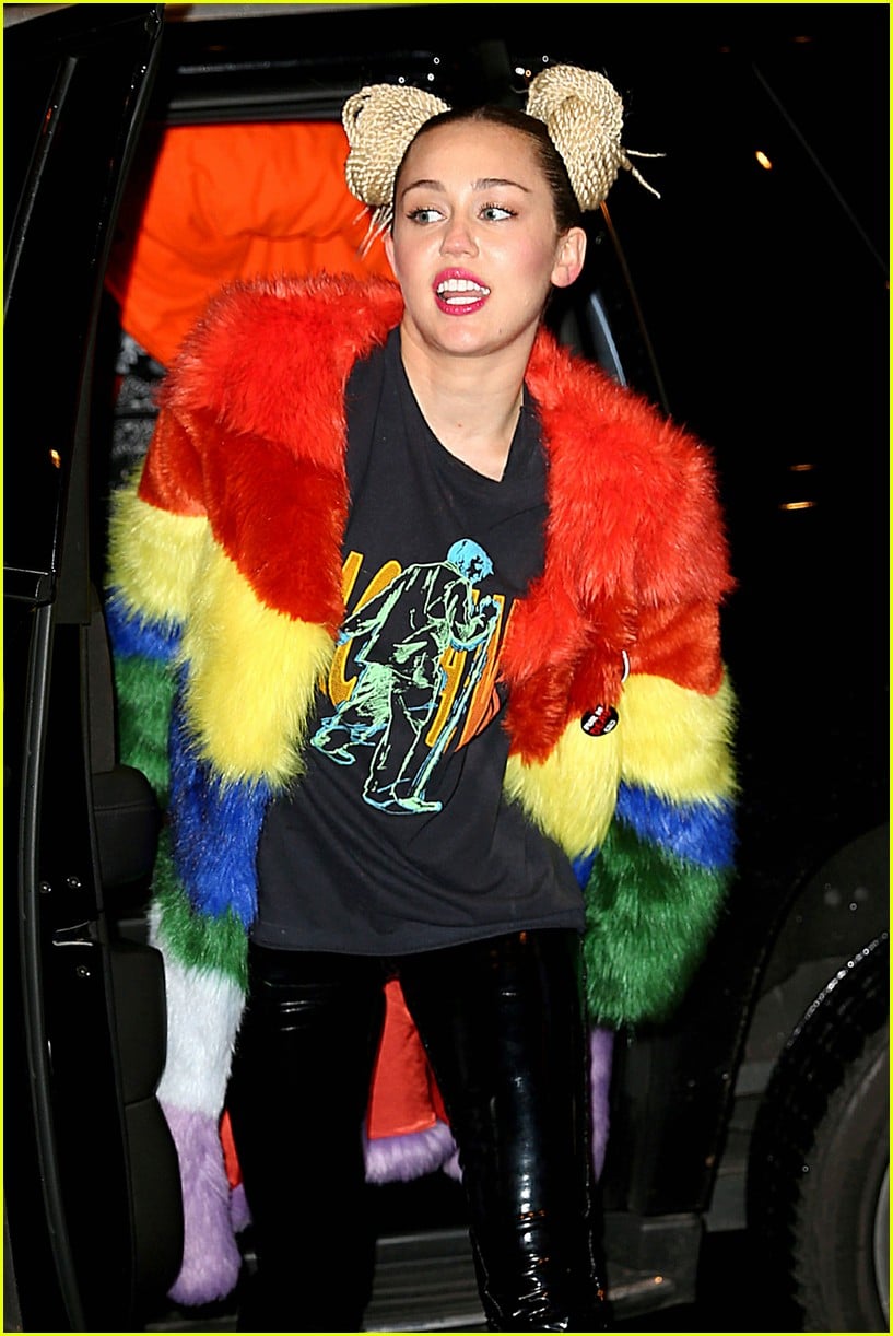 Did Miley Cyrus Just Walk Her Last Red Carpet? | Photo 901787 - Photo ...