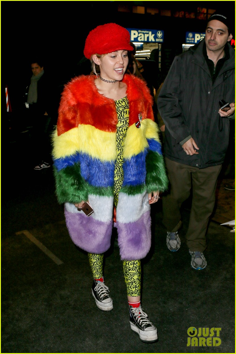 Miley Cyrus Sings 'One' with U2 After Her Rainbow Outing! | Photo ...