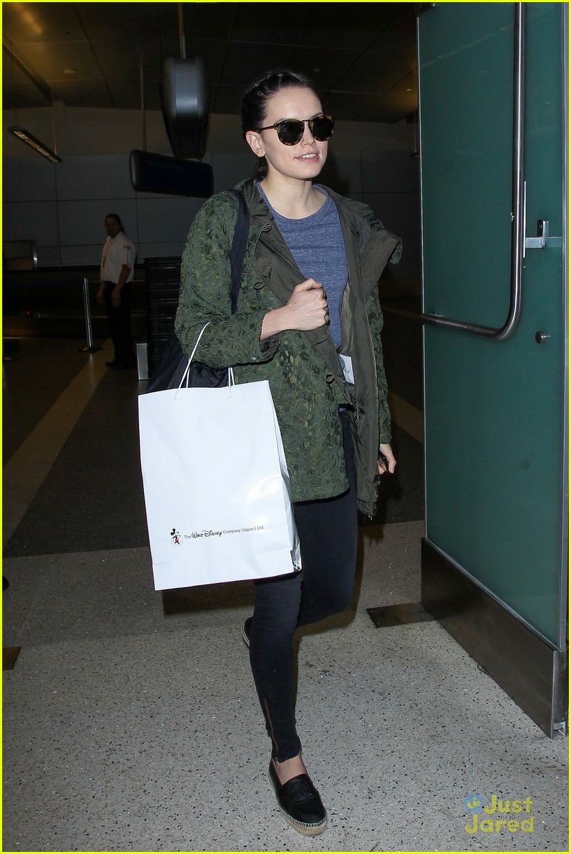 Daisy Ridley Doesn't Really Like Going on Social Media | Photo 905525 ...