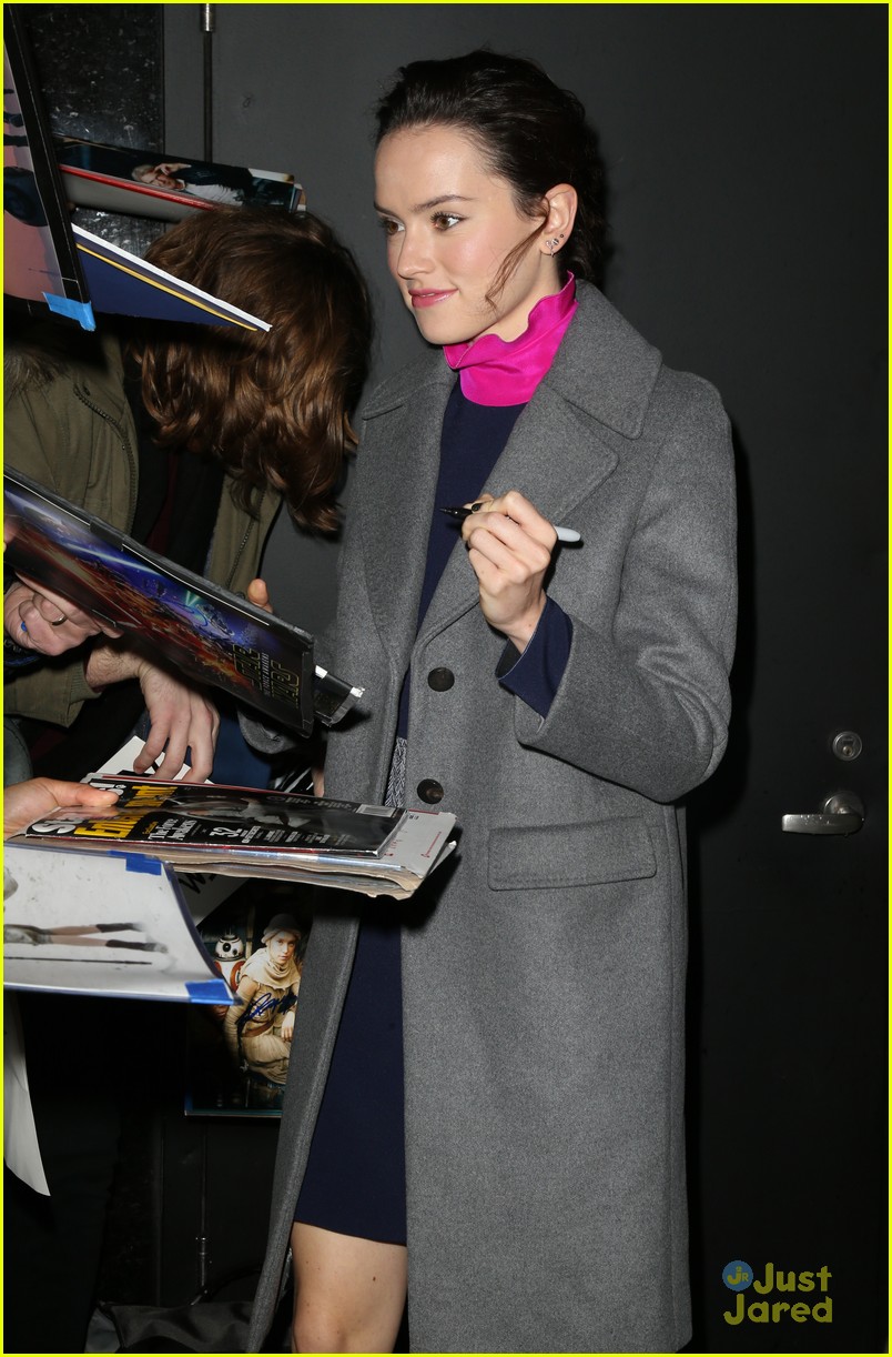 How Did Daisy Ridley & John Boyega React To Seeing 'Star Wars The Force ...