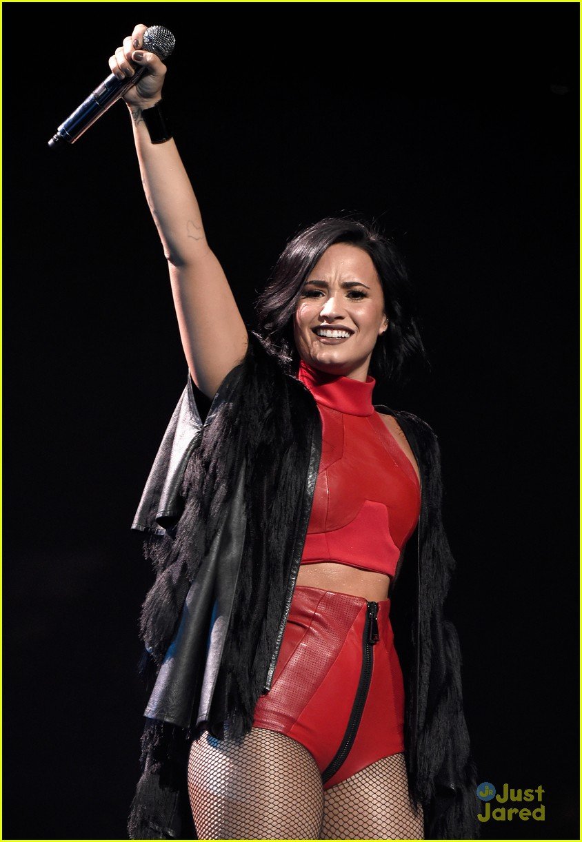 Demi Lovato Makes Dream Come True At Jingle Ball Dallas 2015 