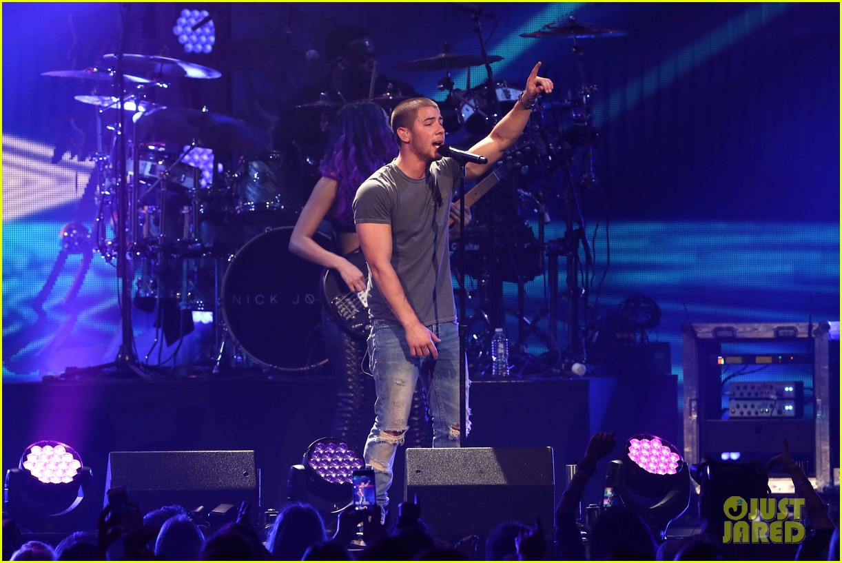 Demi Lovato Shows Off Her Confidence at Y100's Jingle Ball in Miami