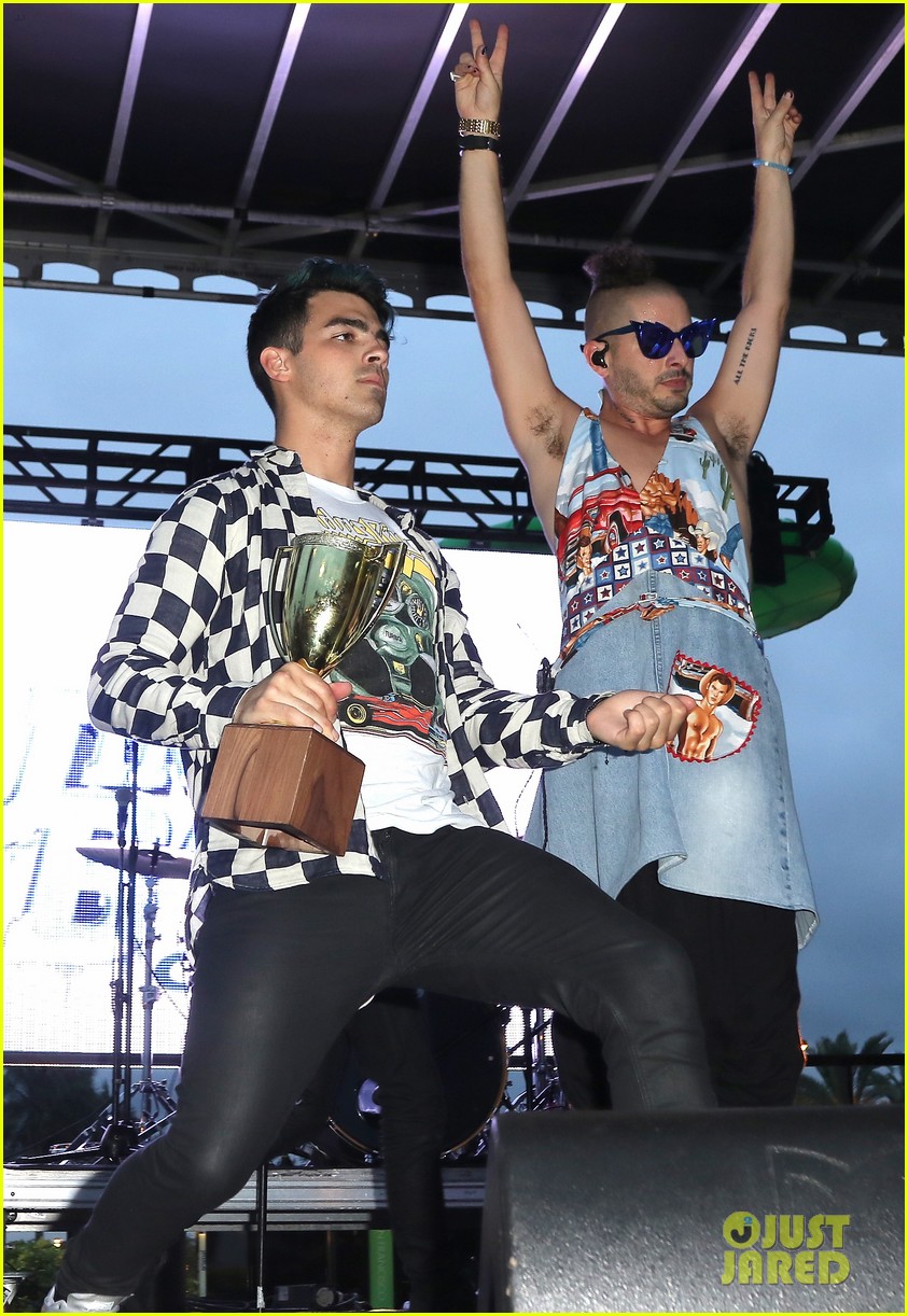 Demi Lovato Shows Off Her Confidence at Y100's Jingle Ball in Miami