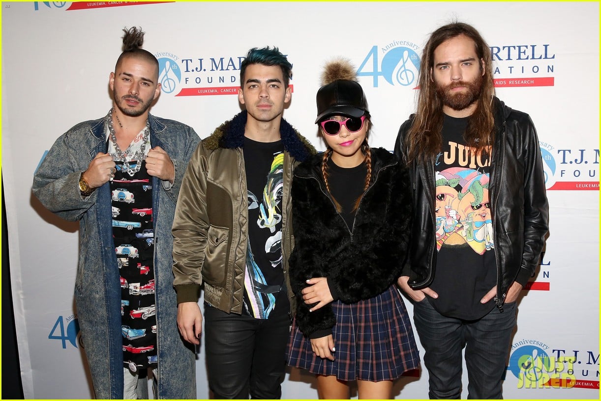 Joe Jonas Wants a Christmas Sweater With Ninjas & Elves On It | Photo