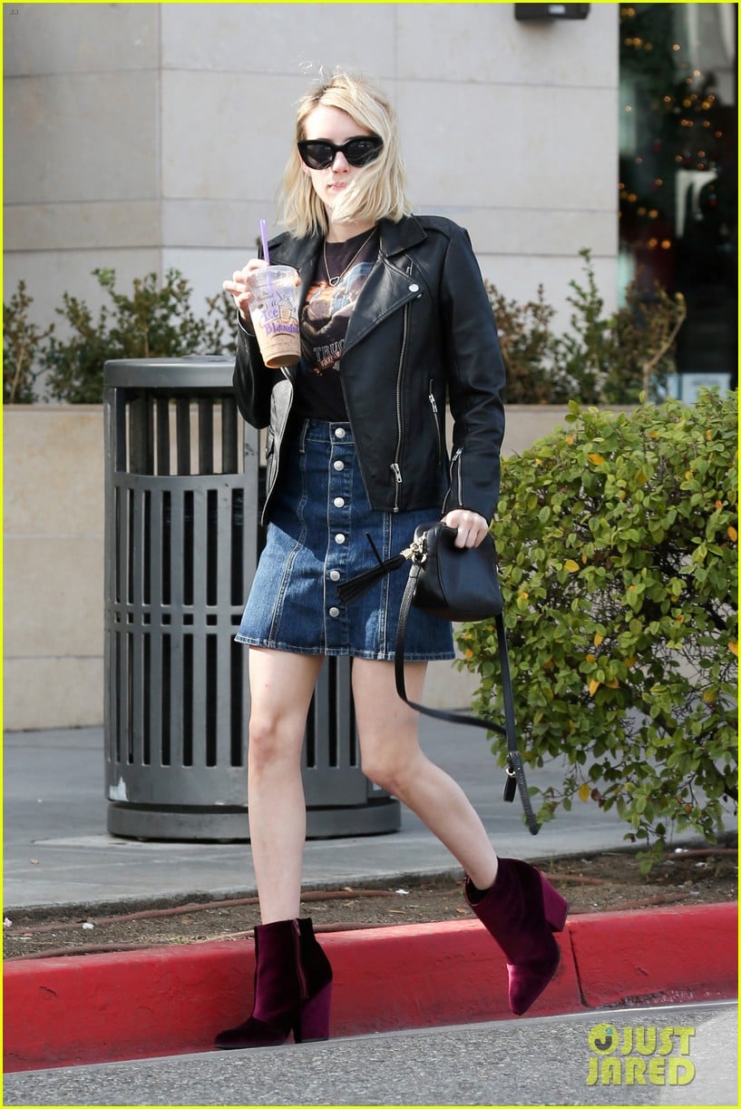 Emma Roberts Gets in Some Christmas Eve Pampering | Photo 911210 ...