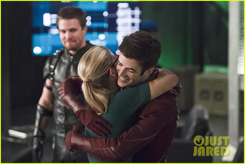The Flash And Arrow Crossover Starts Tonight Photo 899837 Photo Gallery Just Jared Jr 2051