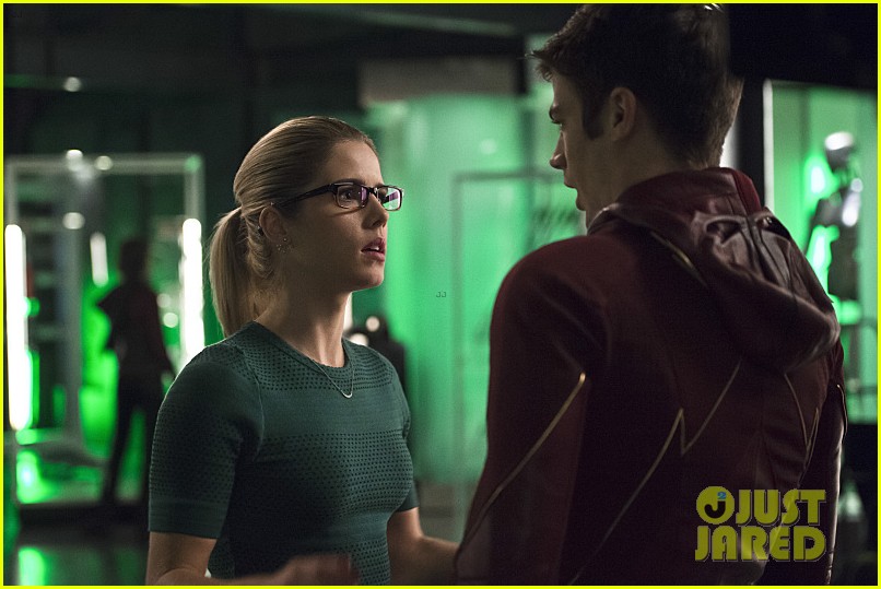 The Flash And Arrow Crossover Starts Tonight Photo 899821 Photo Gallery Just Jared Jr 4499