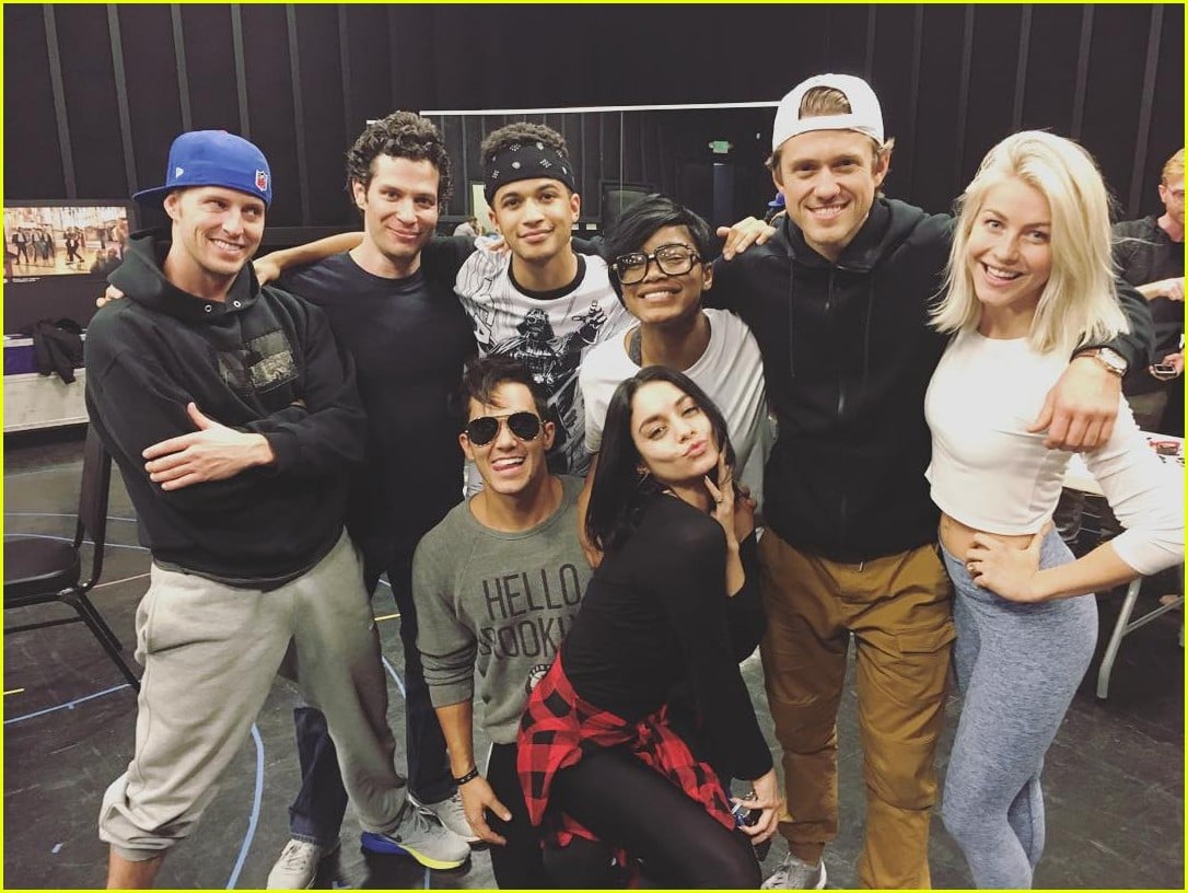 Carly Rae Jepsen Presents The Pink Ladies From 'Grease Live' See The Pics! Photo 906805