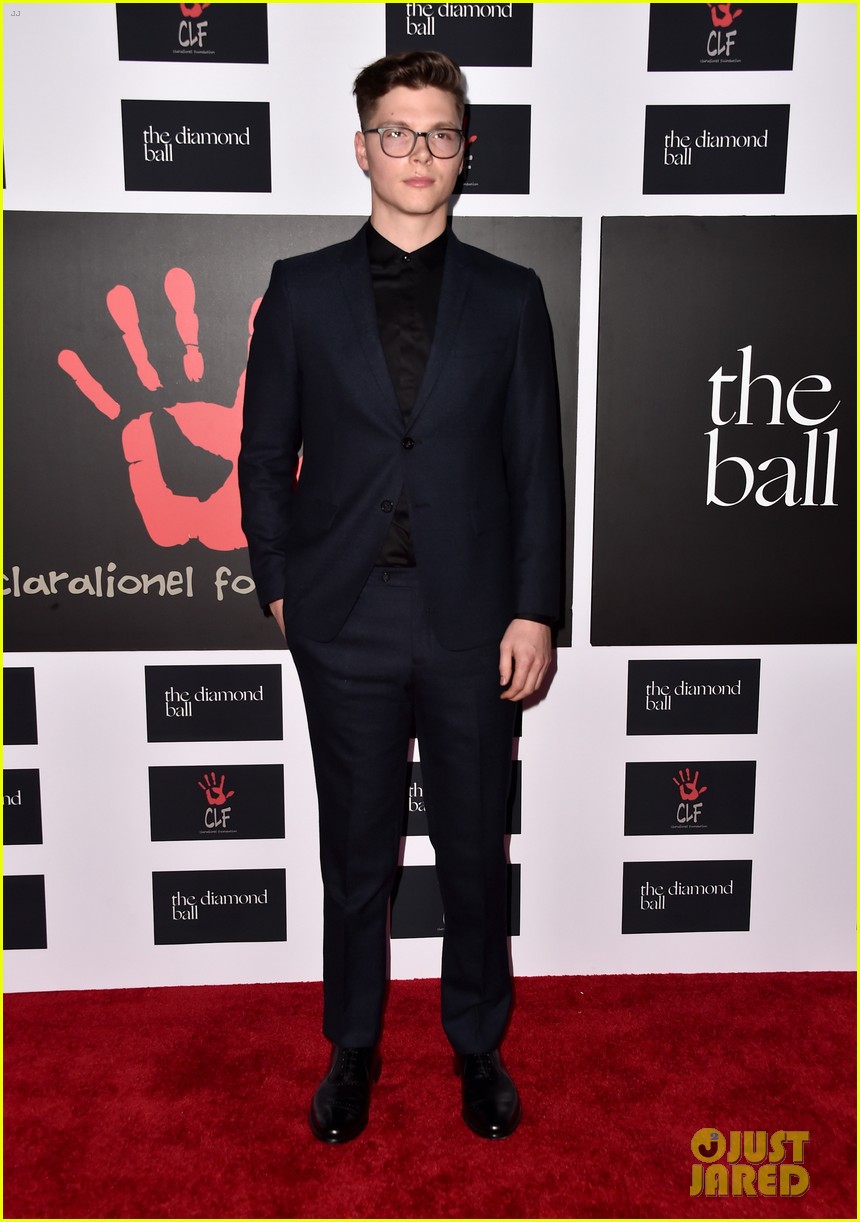 Full Sized Photo of kevin hart zendaya emily ratajkowski diamond ball