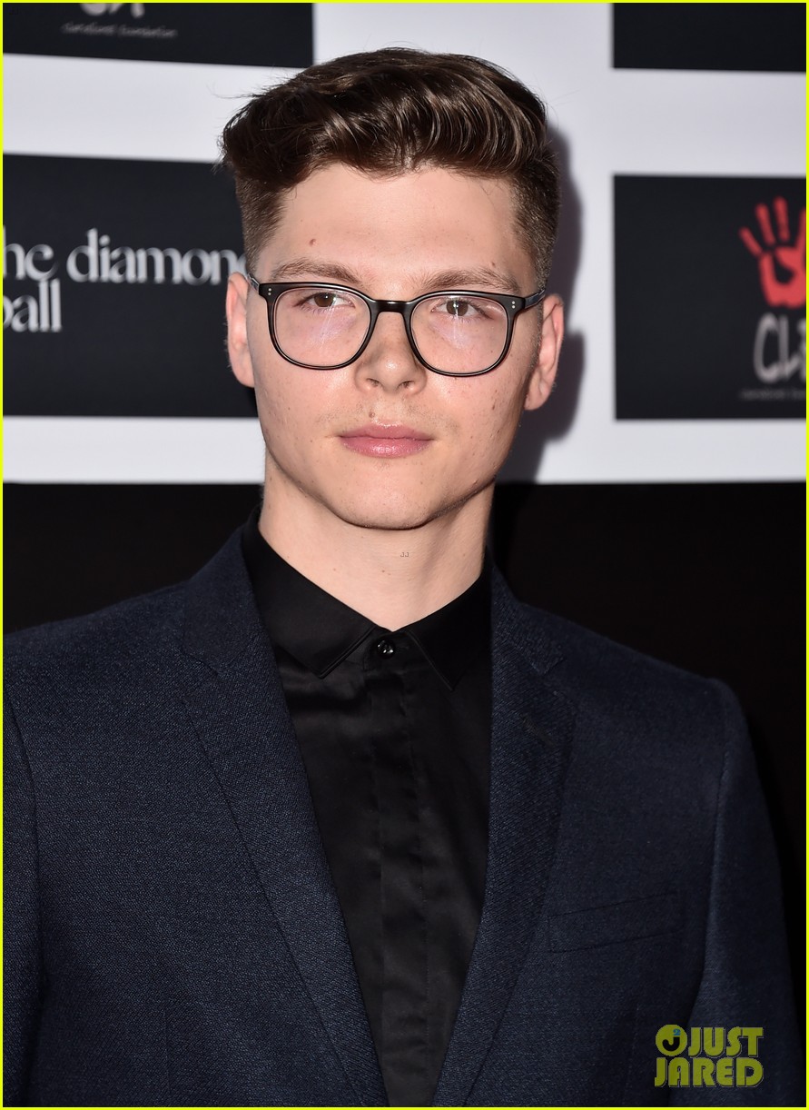 Full Sized Photo of kevin hart zendaya emily ratajkowski diamond ball