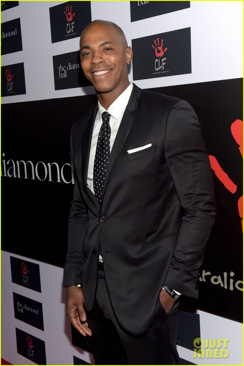 Full Sized Photo of kevin hart zendaya emily ratajkowski diamond ball