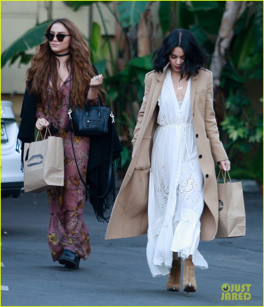 Full Sized Photo of vanessa hudgens austin butler disneyland christmas