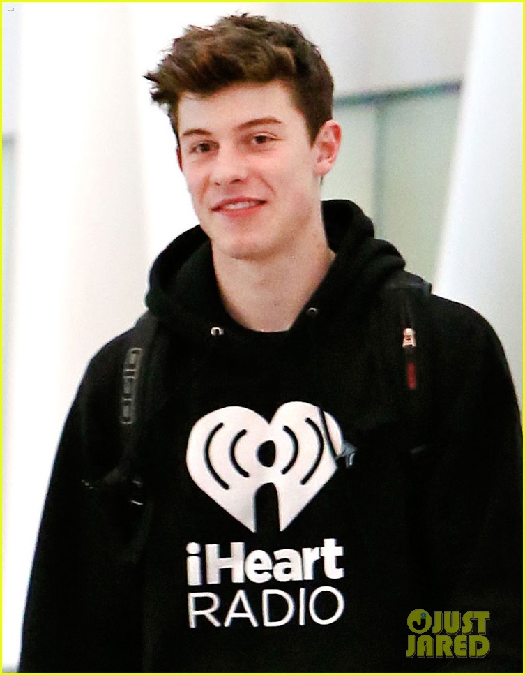 Shawn Mendes Says He's a Better Hockey Player Than Pal Justin Bieber