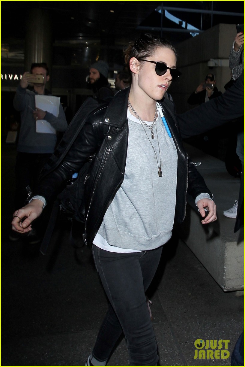 Kristen Stewart Heads Home for the Holidays From Overseas | Photo