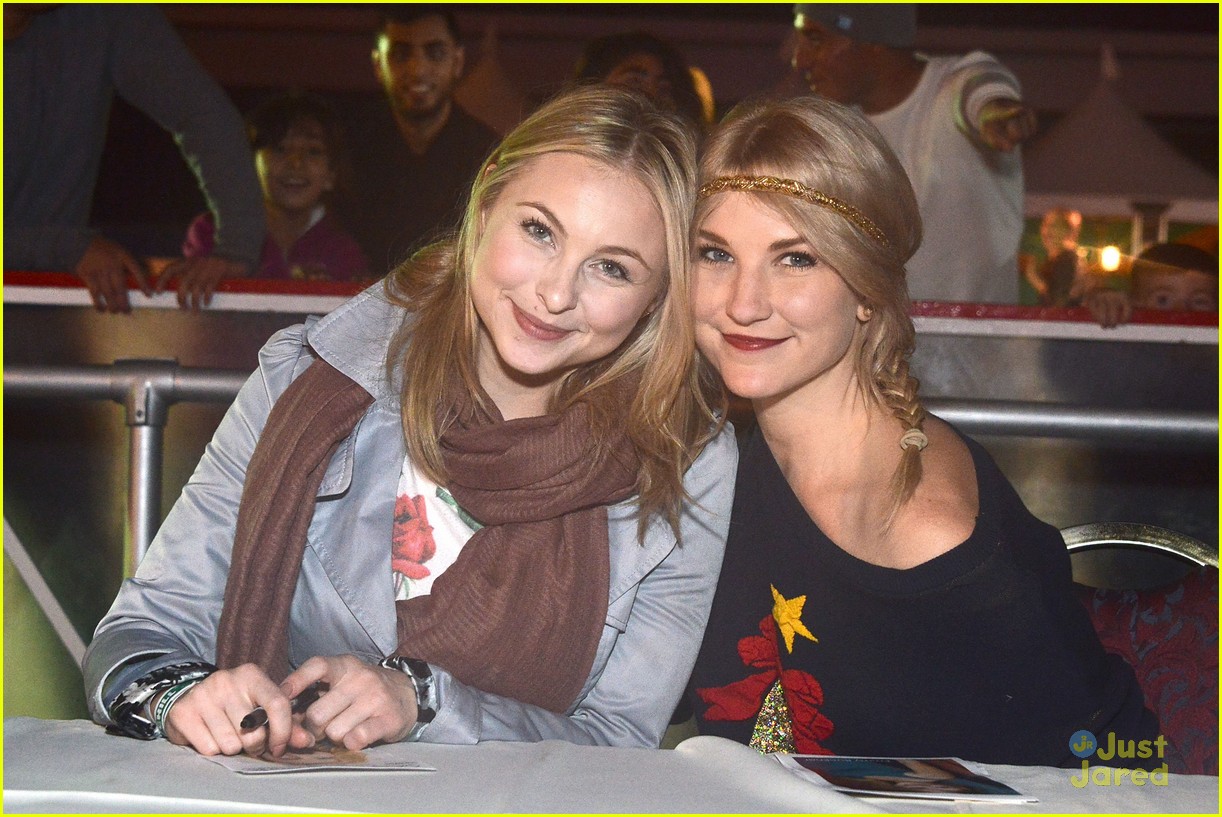 Full Sized Photo of liv maddie cast queen mary meet greet event 20 The 'Liv and Maddie