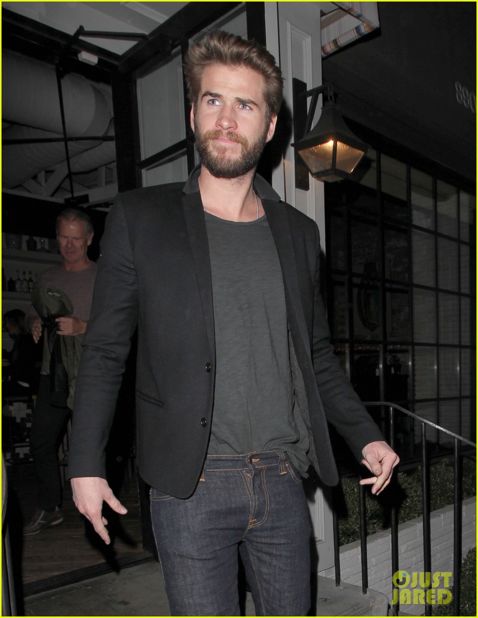 Liam Hemsworth Brings Mom & Dad to Dinner at Gracias Madre | Photo ...