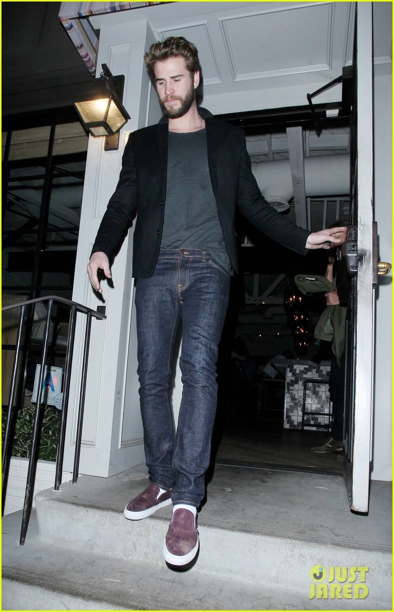 Liam Hemsworth Brings Mom & Dad to Dinner at Gracias Madre | Photo ...