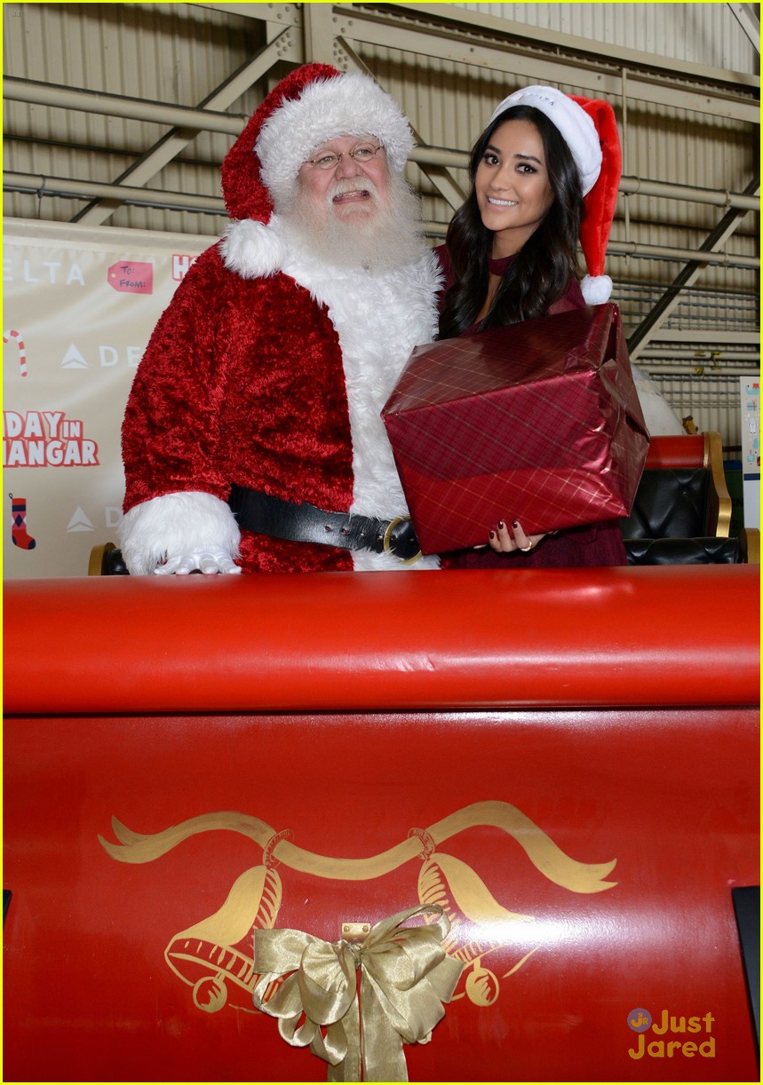 Full Sized Photo of shay mitchell rowan blanchard delta holiday hangar