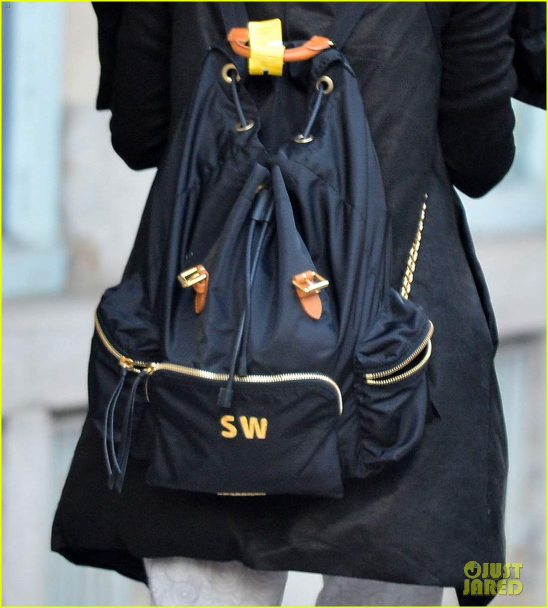 Full Sized Photo of suki waterhouse casual hat no makeup nyc 05 | Suki