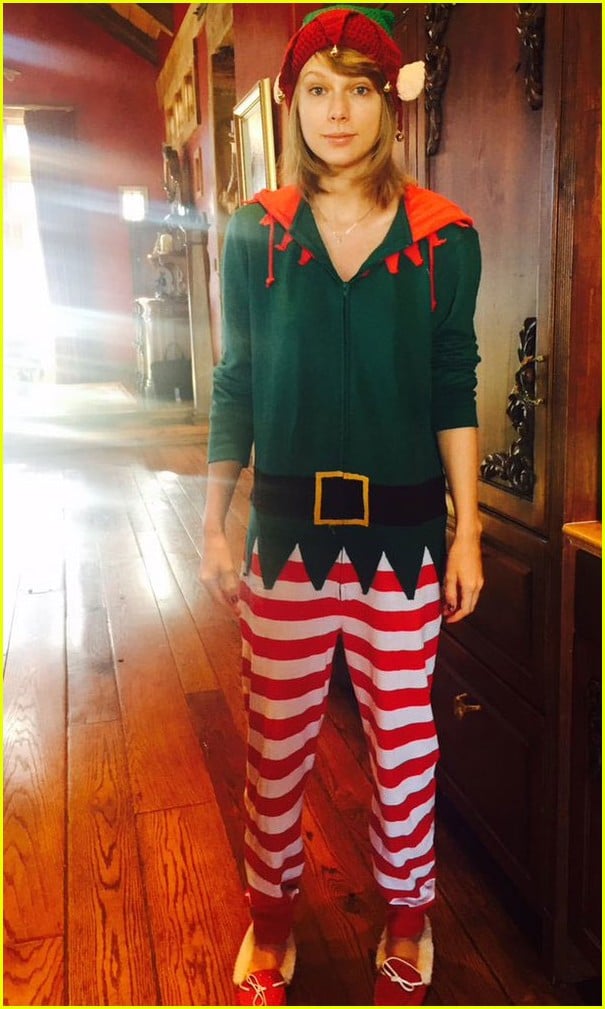taylor swift dresses as an elf in cute christmas photo 02
