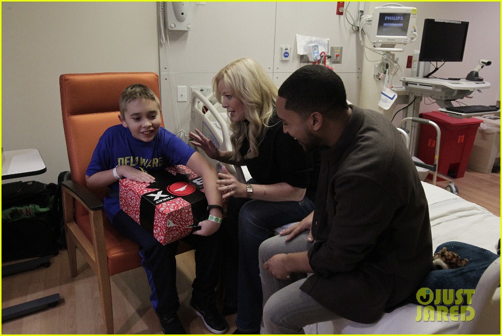 Ian Harding and Tahj Mowry Surprise Patients at Children's