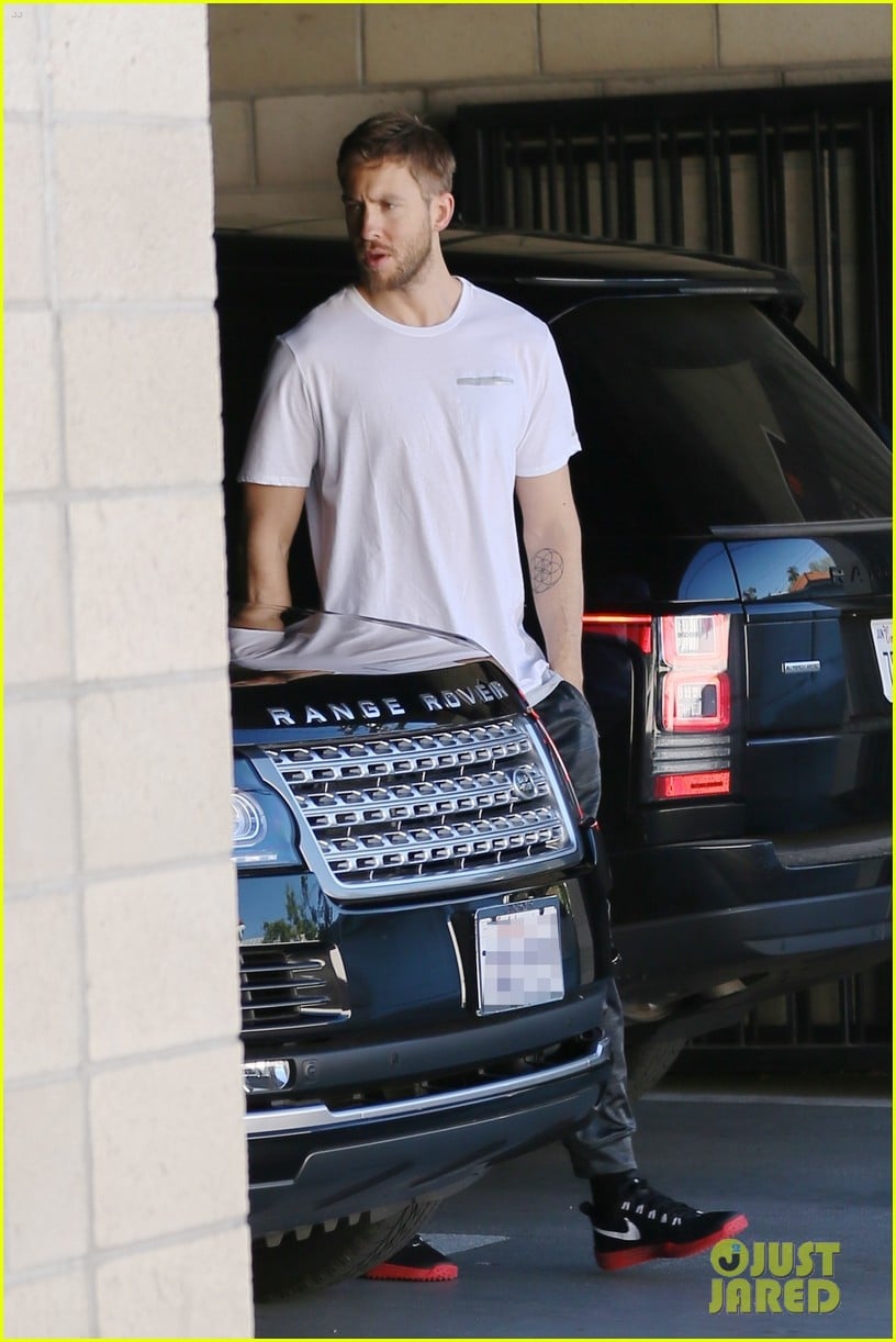 Taylor Swift & Calvin Harris Build a Very Impressive Snowman! Photo