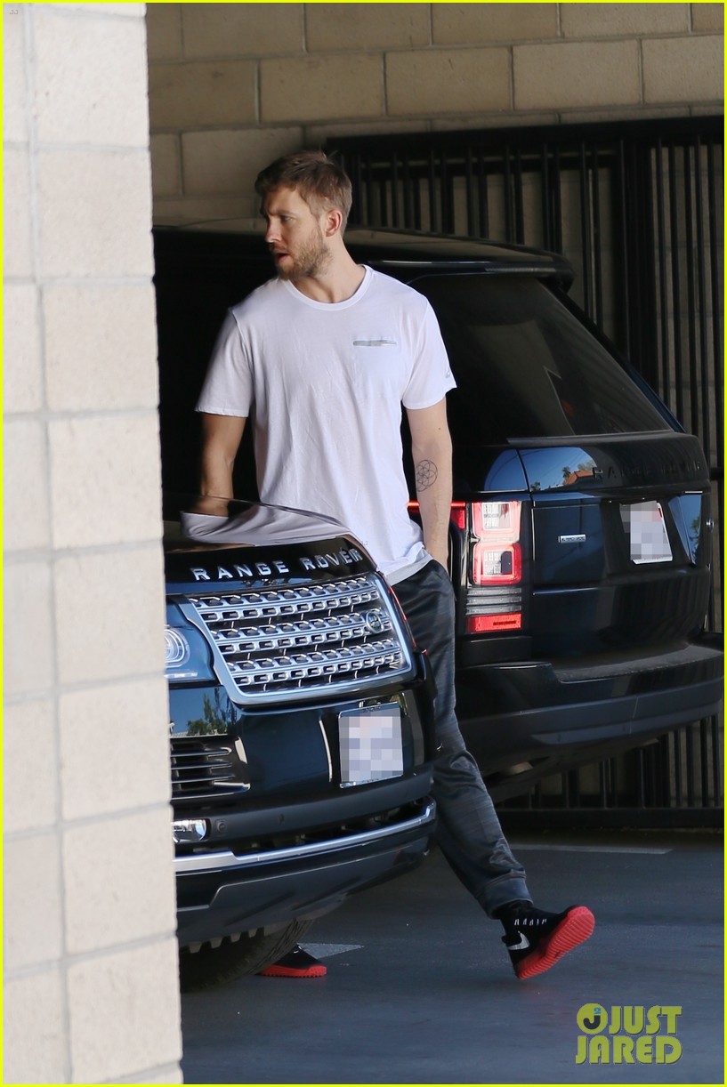 Taylor Swift & Calvin Harris Build a Very Impressive Snowman! Photo