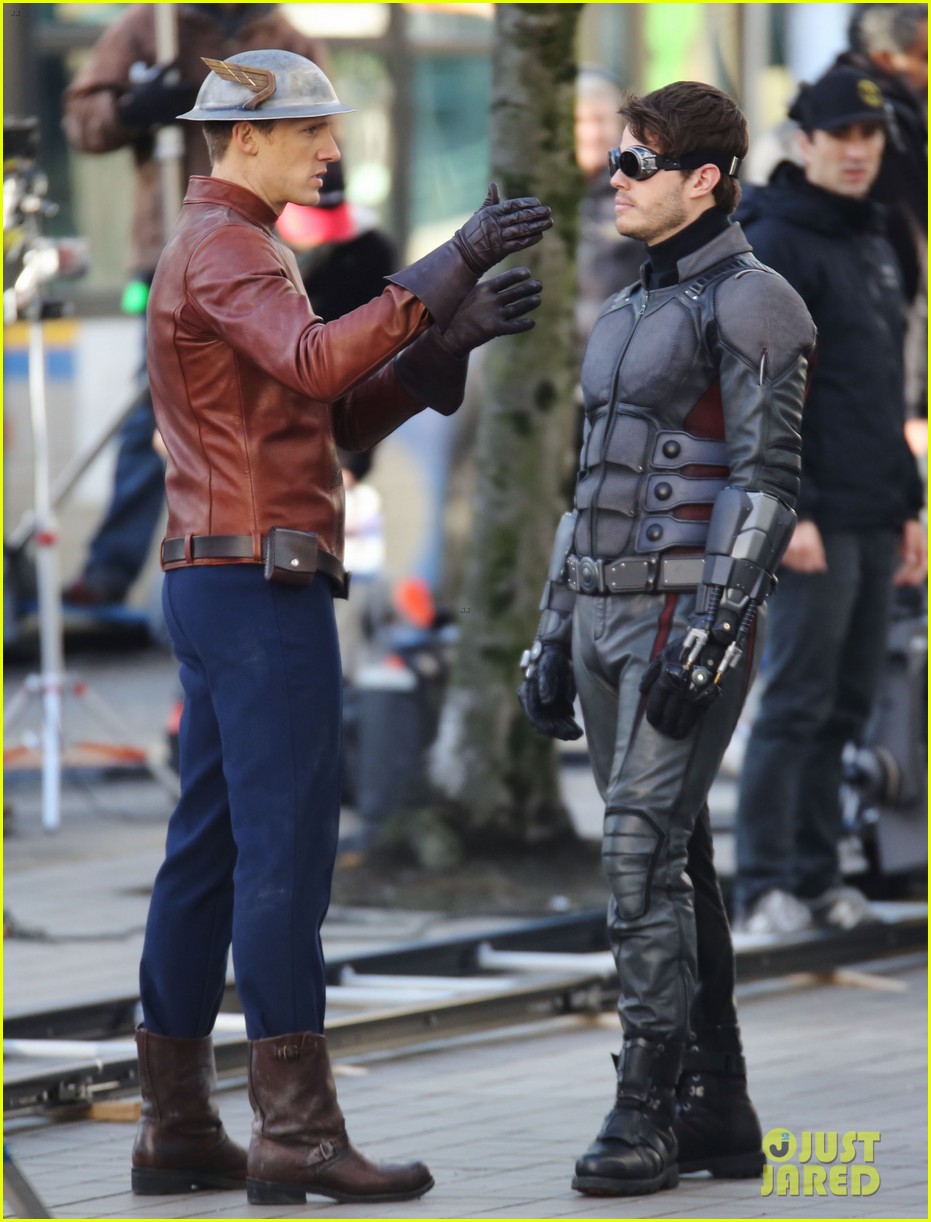 Full Sized Photo Of Teddy Sears The Flash Geomacer Set Photos 02 Teddy Sears Battles A New 7578