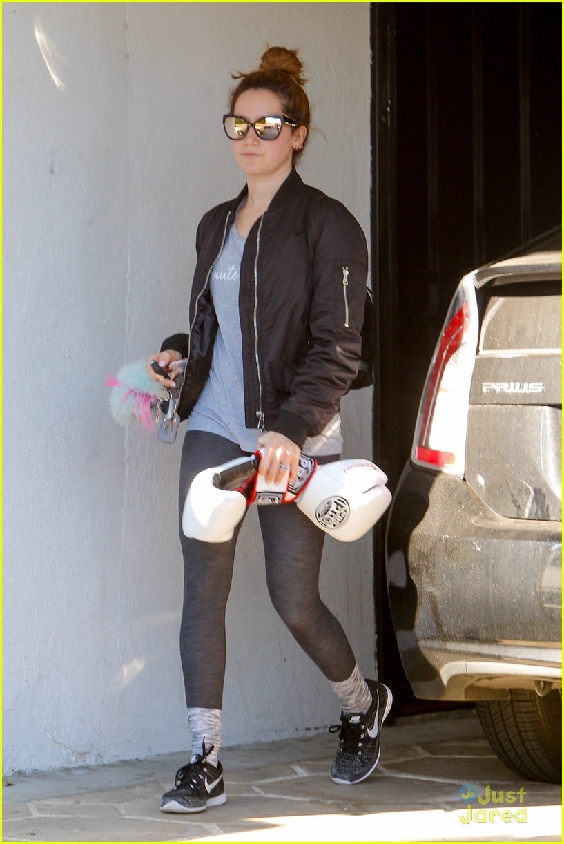 Ashley Tisdale Hits the Gym After The Christmas Holiday | Photo 909971 ...