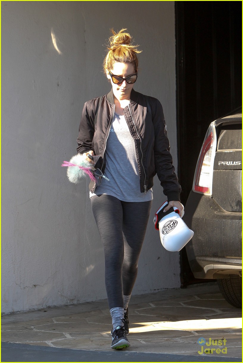 Ashley Tisdale Hits the Gym After The Christmas Holiday | Photo 909992 ...