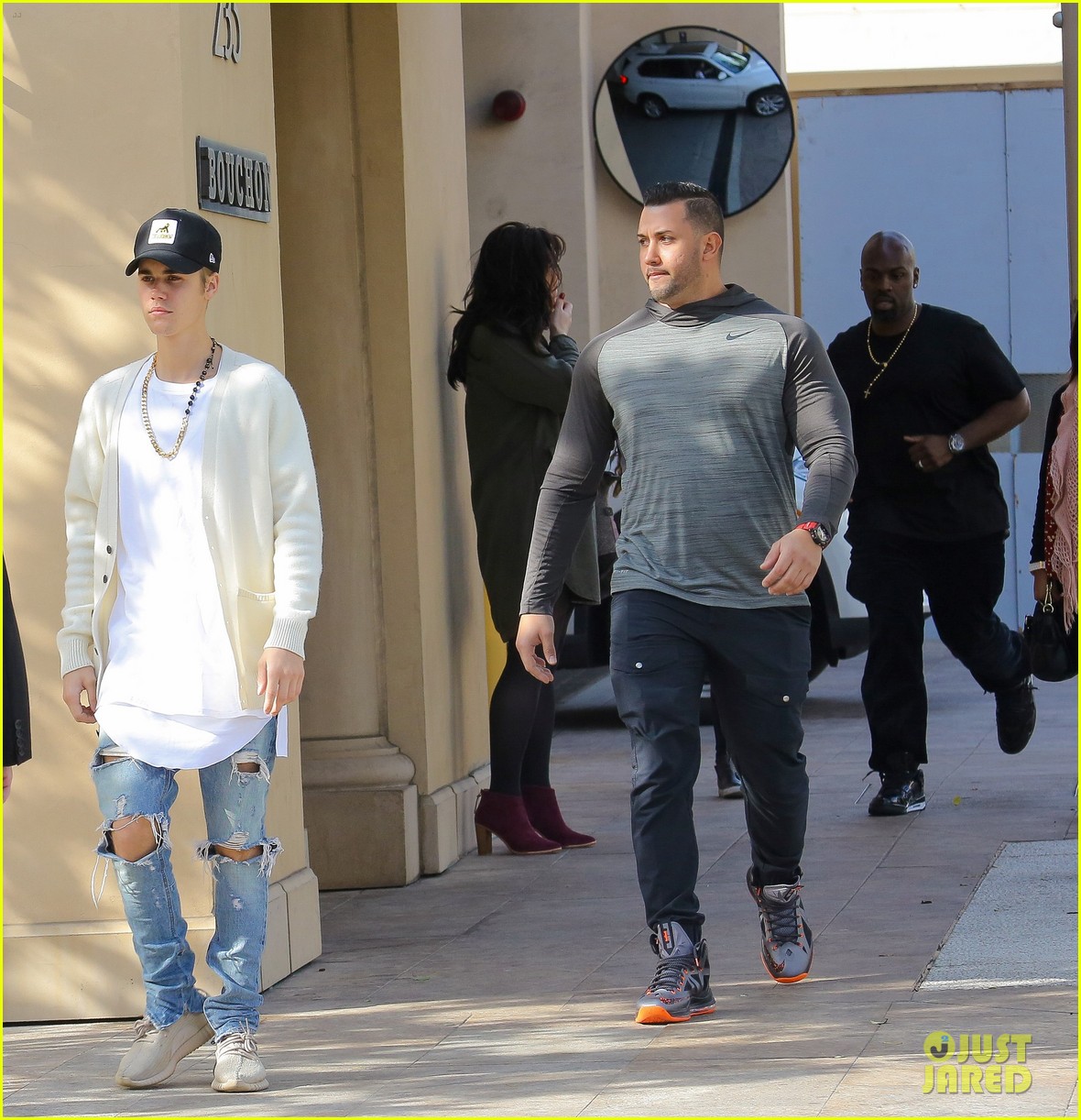 Justin Bieber Plays Beethoven In Beverly Hills Watch The Vid Photo 