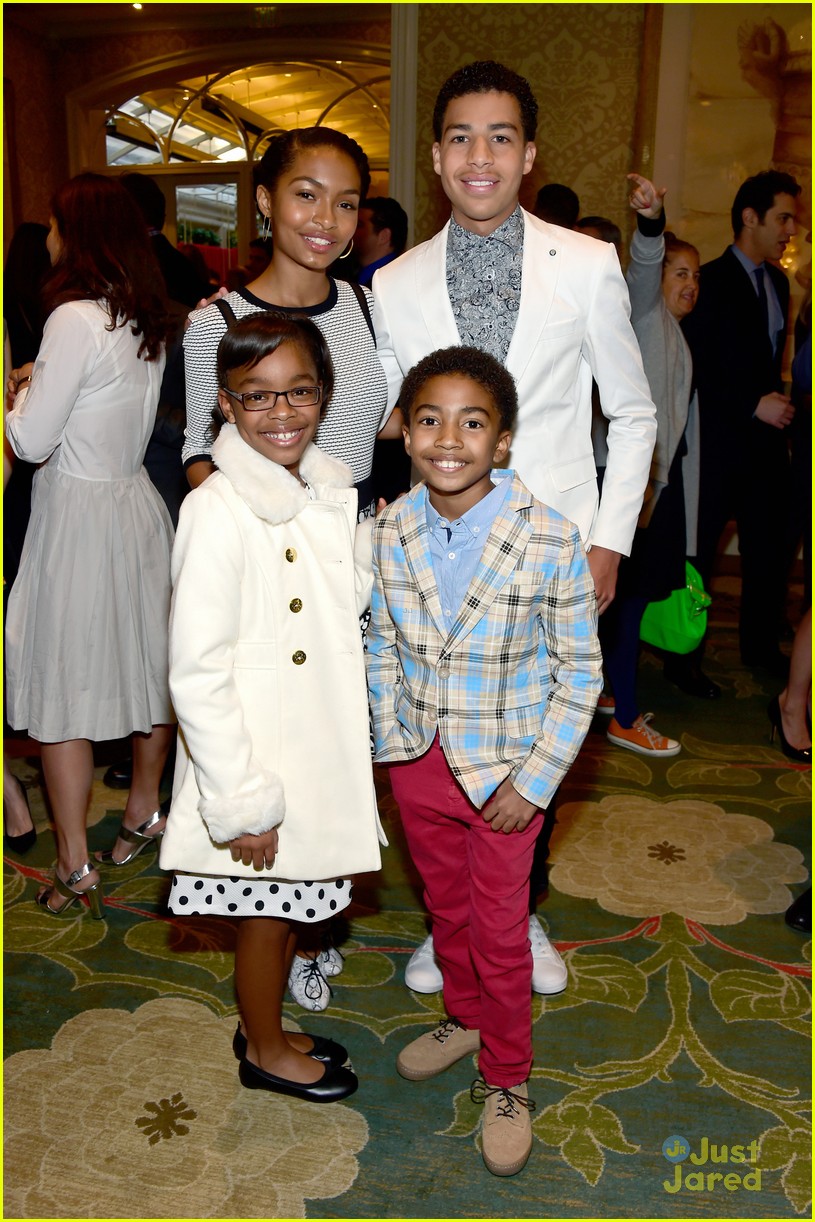 Full Sized Photo of blackish cast kiernan shipka jacob tremblay afi