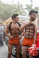 zac efron shows off his abs in new neighbors 2 photos 05