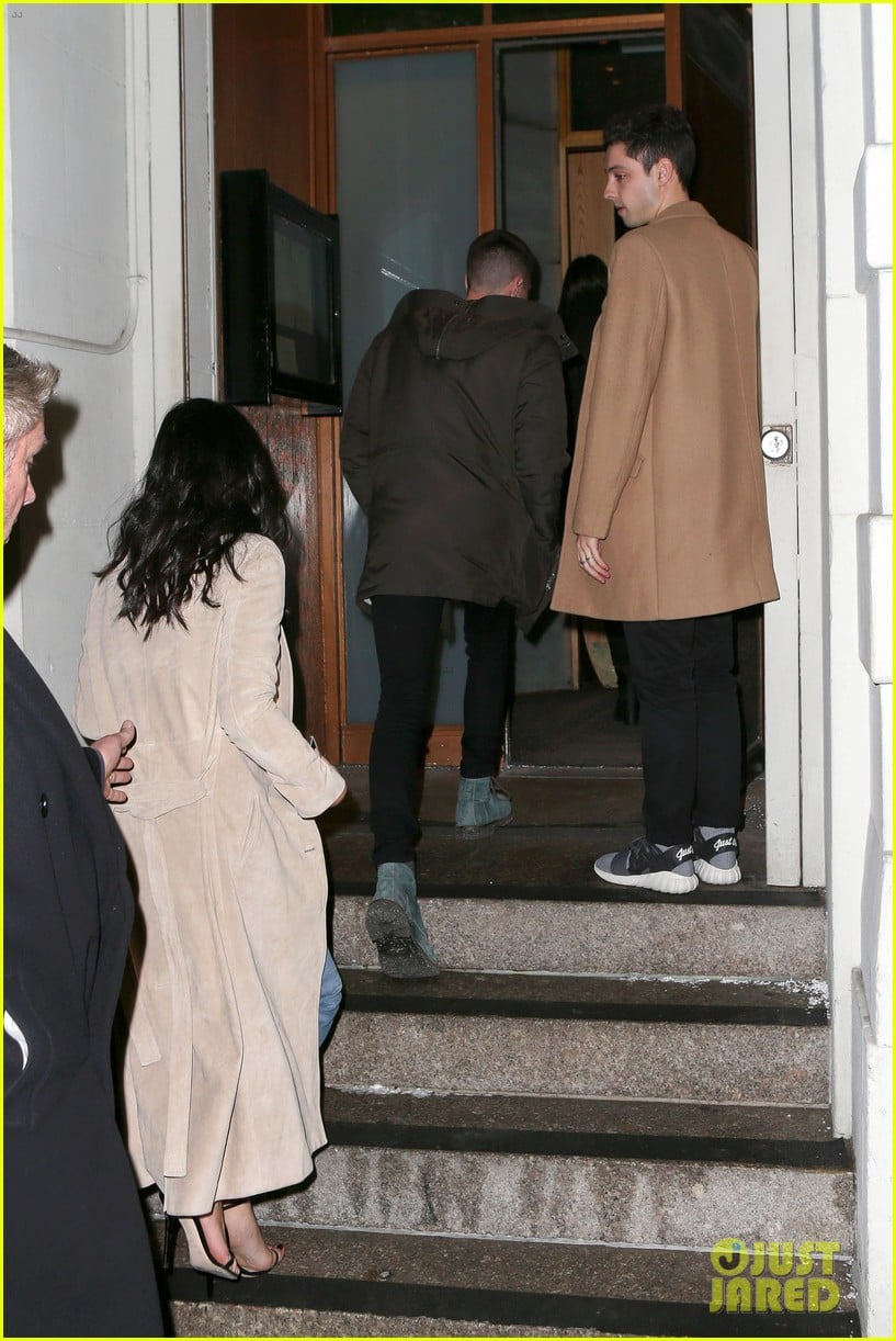 Selena Gomez & Samuel Krost Grab Dinner in NYC Together Photo 918228(02)