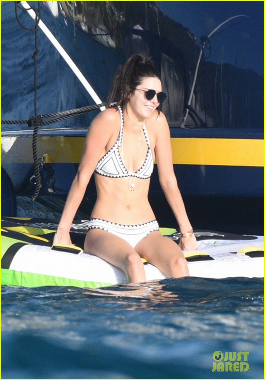 Kendall Jenner Snaps Pictures Of Harry Styles Aboard Yacht In St Barts