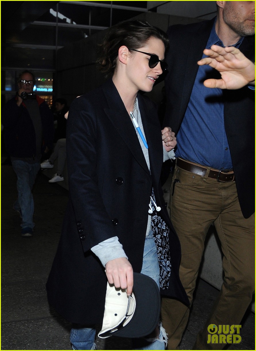 Kristen Stewart Carries a Pen Around Her Neck | Photo 917806 - Photo ...