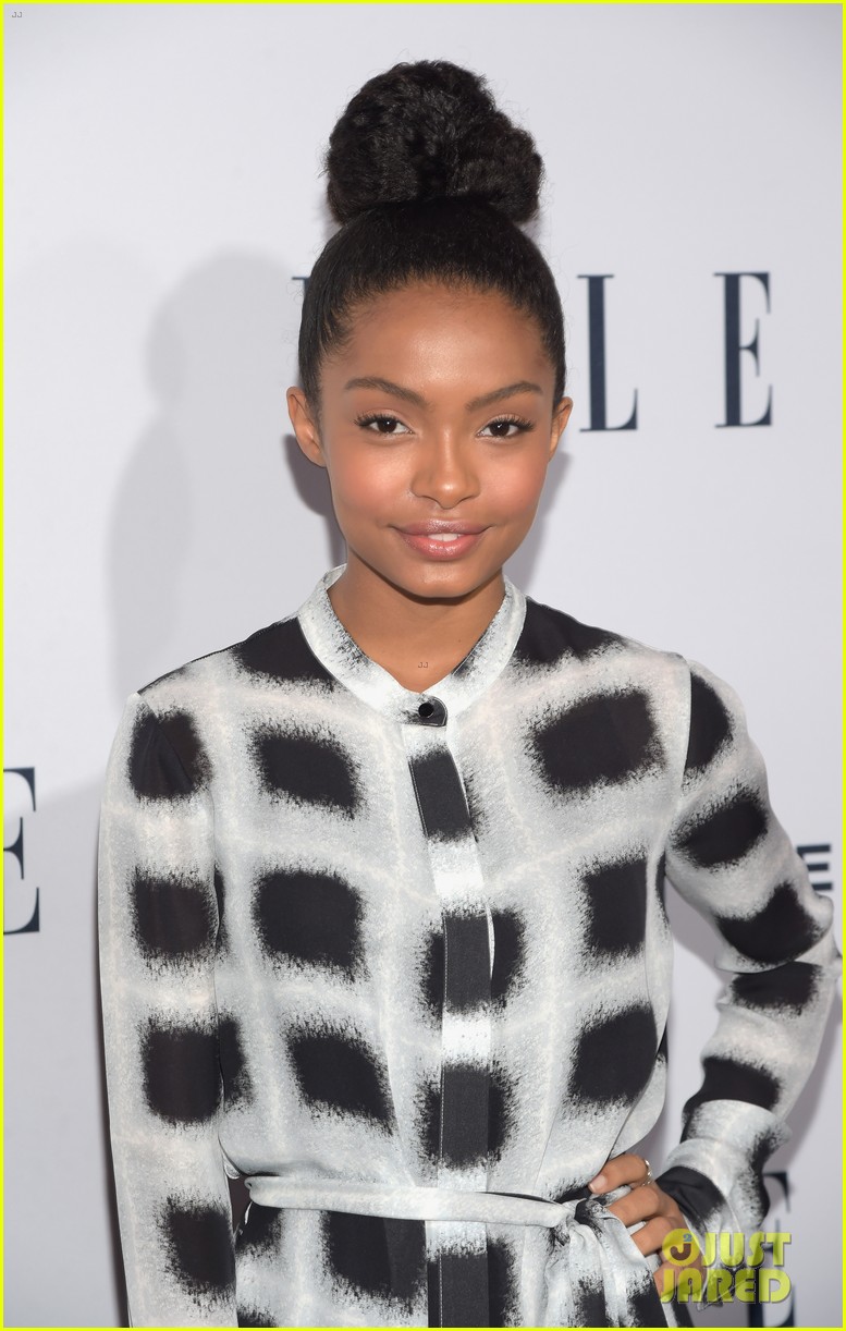 Full Sized Photo of nina dobrev sarah hyland elle women in tv 08