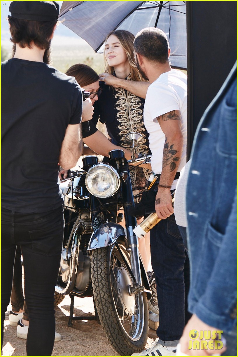 Dylan Penn Stars in 'Fay' Campaign with Brother Hopper! Photo 921682