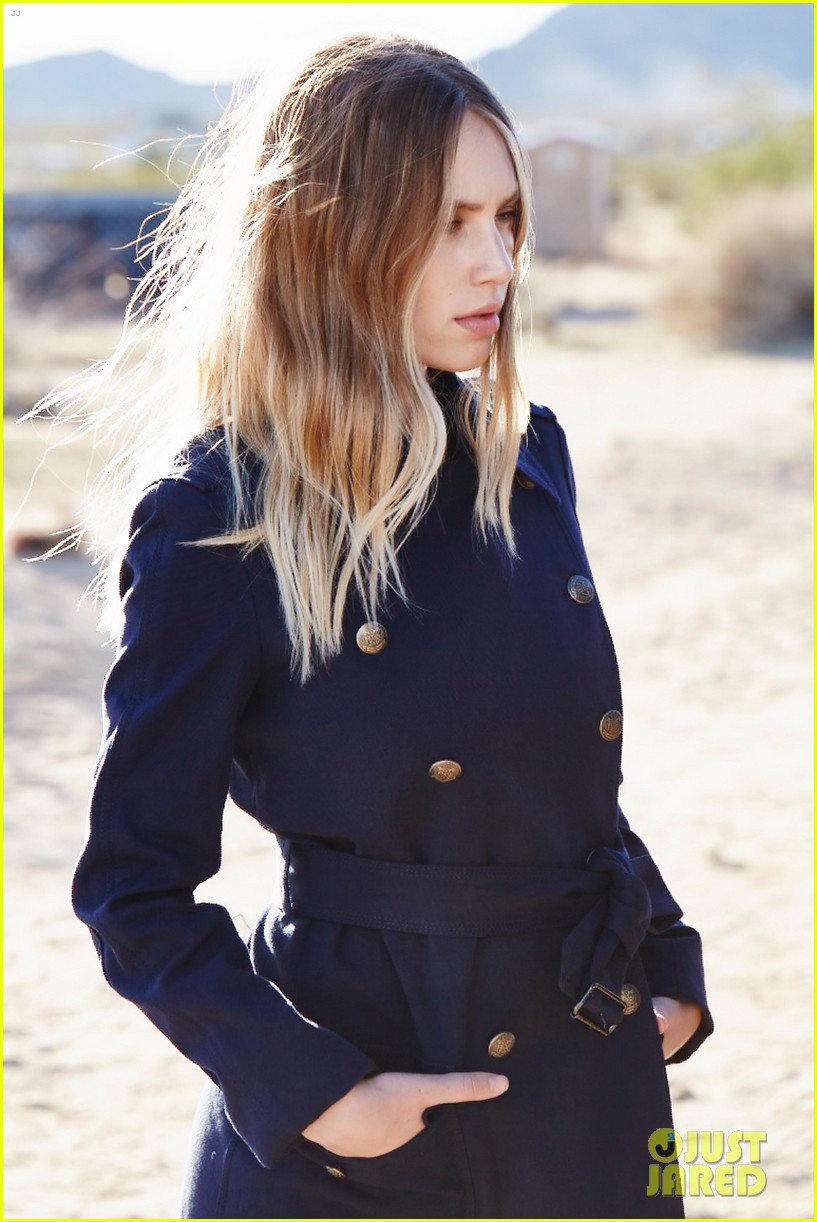 Dylan Penn Stars in 'Fay' Campaign with Brother Hopper! Photo 921684