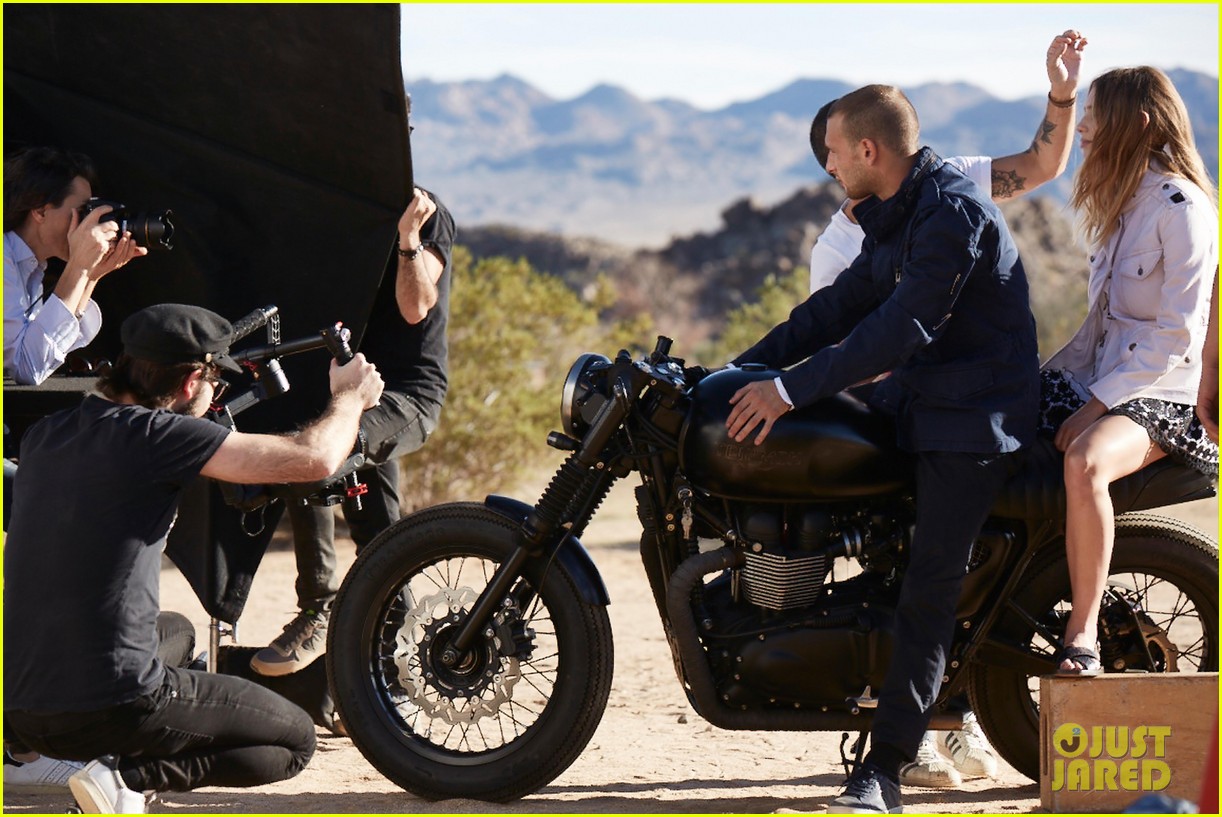 Dylan Penn Stars in 'Fay' Campaign with Brother Hopper! Photo 921695