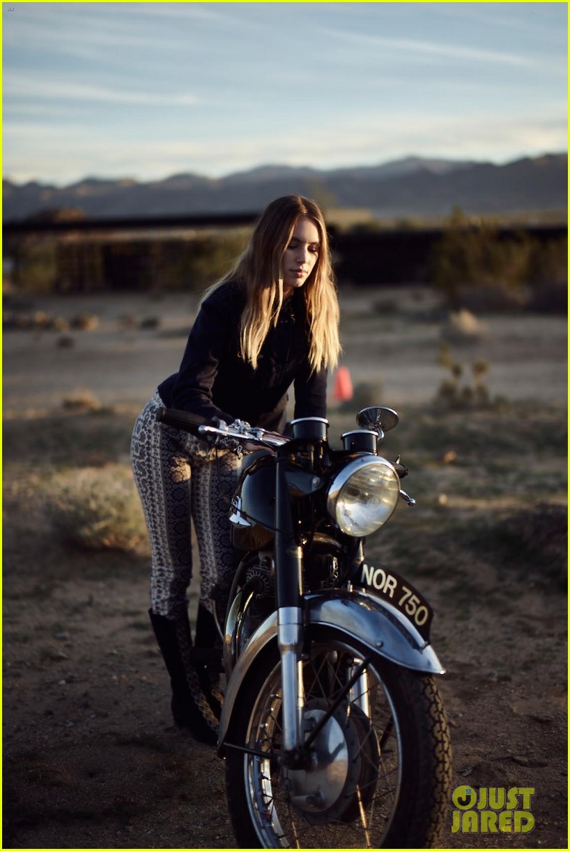 Dylan Penn Stars in 'Fay' Campaign with Brother Hopper! Photo 921699