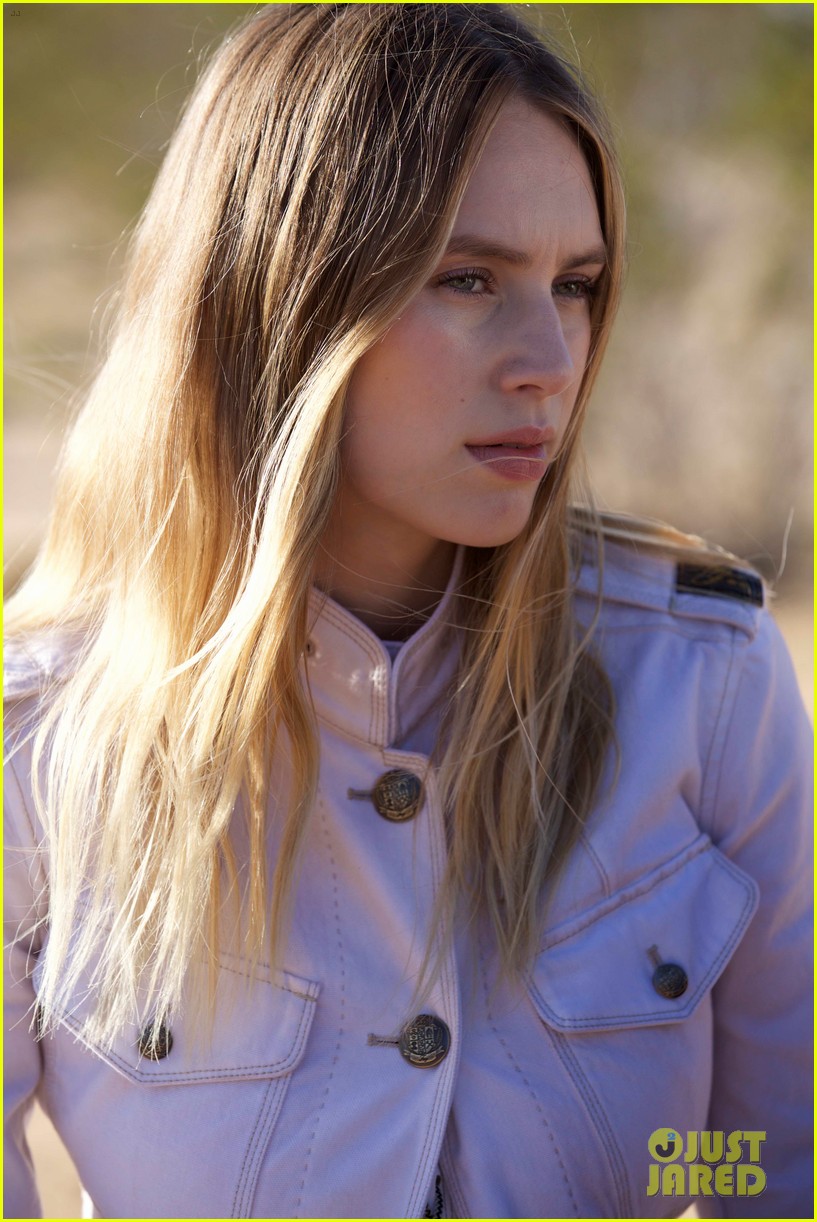 Dylan Penn Stars in 'Fay' Campaign with Brother Hopper! Photo 921708