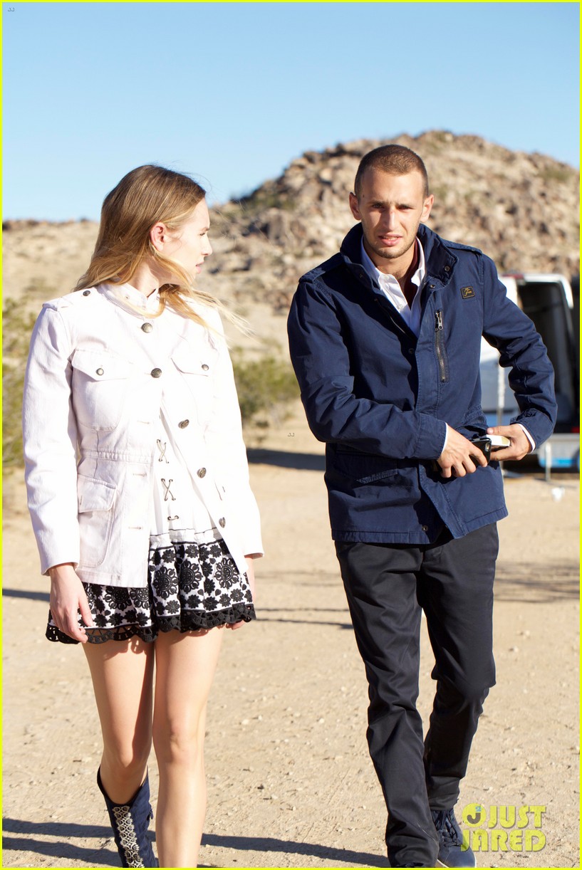 Dylan Penn Stars in 'Fay' Campaign with Brother Hopper! Photo 921709