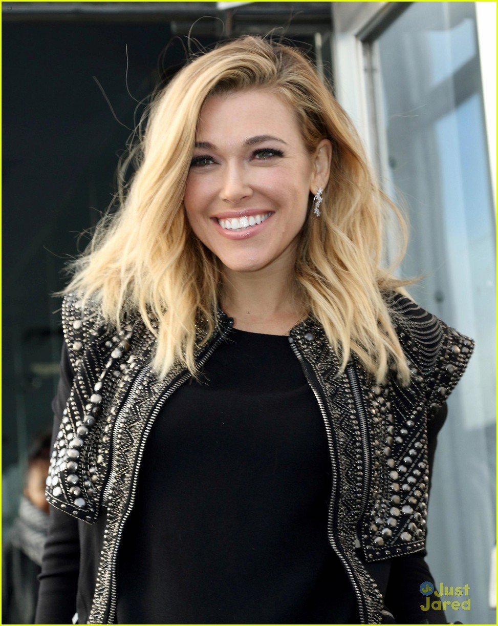Rachel Platten Sets 'Wildfire' To NYC; Performs 'Speechless' On Today