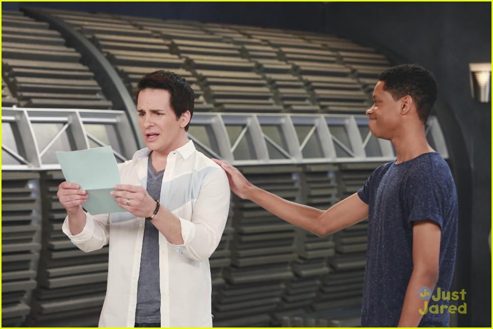 'Lab Rats' Head To Space On Tonight's Show See Exclusive Pics