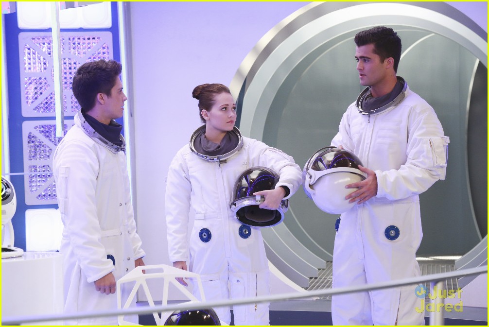 'Lab Rats' Head To Space On Tonight's Show See Exclusive Pics